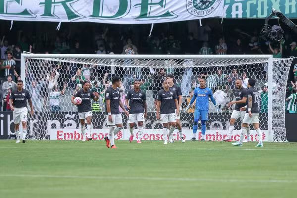 Campeão Brasileiro e da Libertadores luta para não ser rebaixado