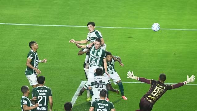 Série A: Coritiba vence a "Chapinha" na noite de sábado(08) no Couto