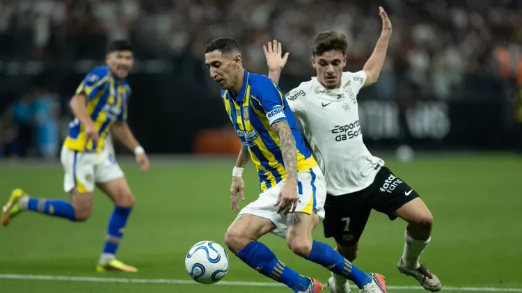 Na pressão e com participação de Memphis Timão elimina Rosário