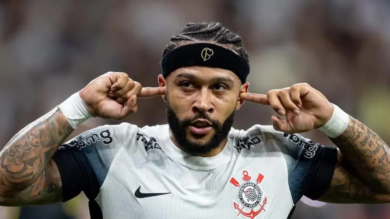 Livre no mercado Memphis Depay desperta interesse de cinco clubes brasileiros
